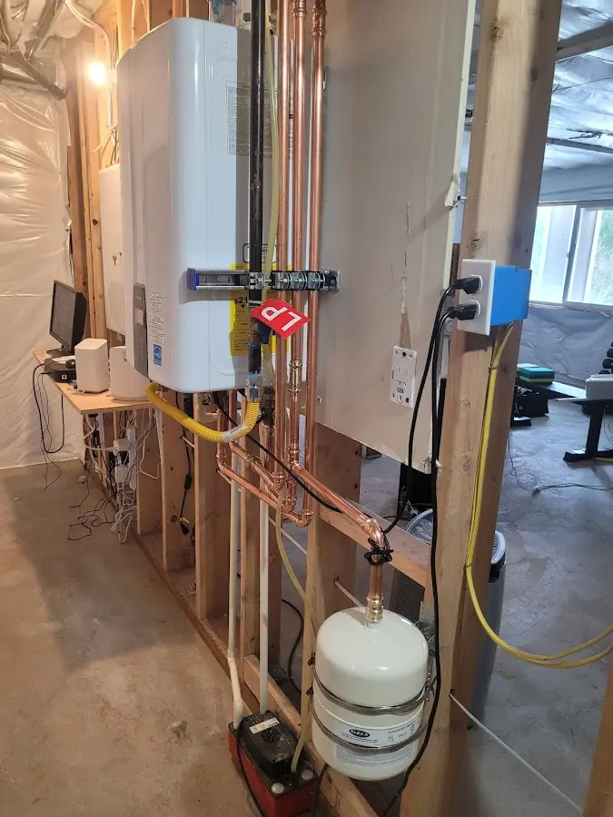 Licensed plumber repairing a kitchen sink in Pulaski